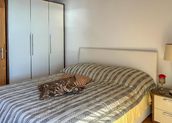 2 Bedroom Pet Friendly In Lägenhet *