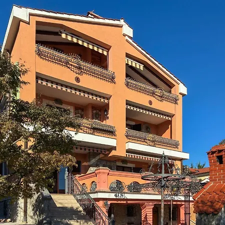 2 Bedroom Pet Friendly In Apartment *