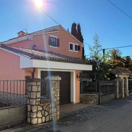 2 Bedroom Pet Friendly In Apartment