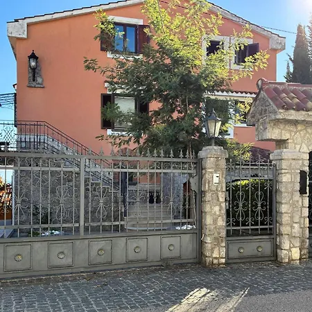 2 Bedroom Pet Friendly In * Opric