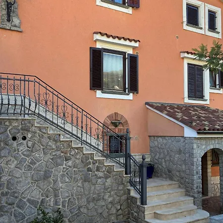 Apartment 2 Bedroom Pet Friendly In Opric