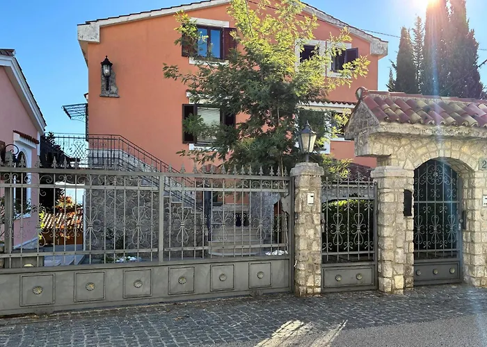 2 Bedroom Pet Friendly In * Opric