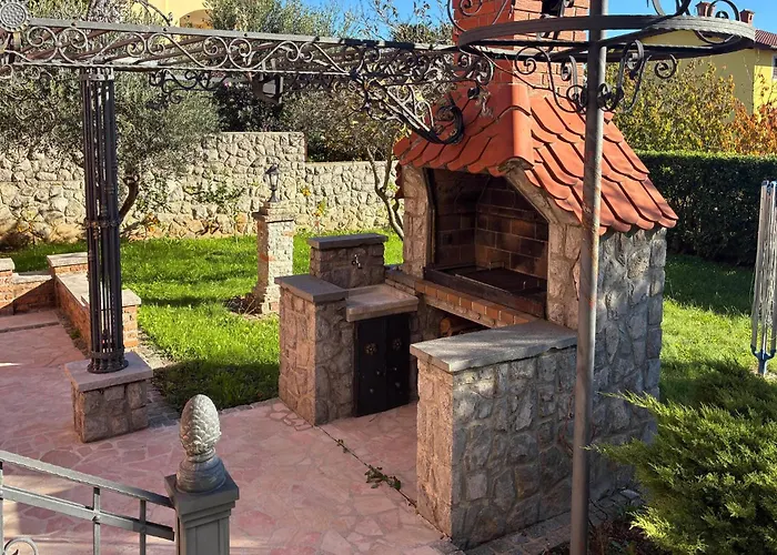 2 Bedroom Pet Friendly In