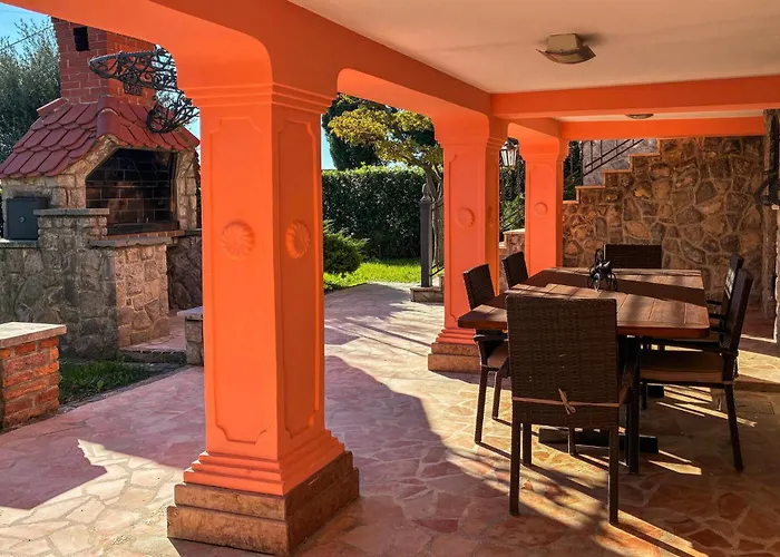 Apartment 2 Bedroom Pet Friendly In Opric