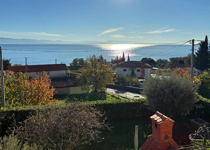 2 Bedroom Pet Friendly In Apartment *